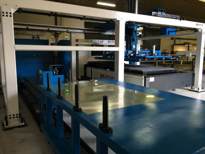 Máquina de corte automática completa do laser da fibra do metal do CNC com carga e sistema do descarregamento