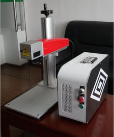 China mini máquina da marcação do laser da fibra 20W para a matriz plástica e o código de barras dos dados do PVC fornecedor