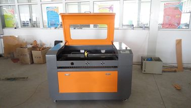 China Tamanho 500 * 700mm da máquina de gravura de madeira do laser do CO2, máquina de gravura do carimbo de borracha fornecedor